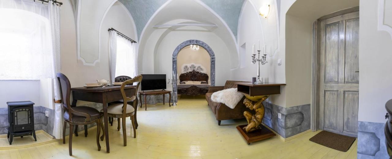 Apartman Charlotte V Dome So Studnou Na Streche Banská Štiavnica المظهر الخارجي الصورة