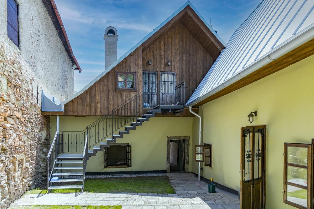 Apartman Charlotte V Dome So Studnou Na Streche Banská Štiavnica المظهر الخارجي الصورة